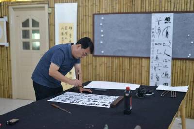 風(fēng)華百年 藍(lán)焰閃耀——蚌埠支隊邀請文化名家開展主題文藝創(chuàng)作